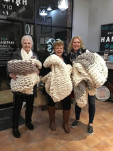 10-14-23 Cozy Knit Blankets 1pm