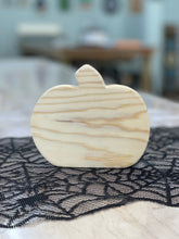 10-01-23 Halloween Shelf Sitter Shapes Resin Pouring Workshop 1pm (Kids 12+ welcome)
