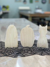 10-01-23 Halloween Shelf Sitter Shapes Resin Pouring Workshop 1pm (Kids 12+ welcome)