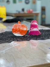 10-01-23 Halloween Shelf Sitter Shapes Resin Pouring Workshop 1pm (Kids 12+ welcome)