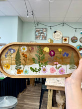 08-27-25 Blooming Boards:Resin Flower Art Trinket Trays at Stable Rock Winery & Distillery 5:30pm