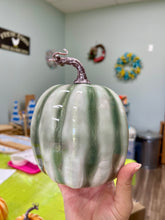 10-21-25 The Lincoln Academy Resin Pour Pumpkins Event 5pm