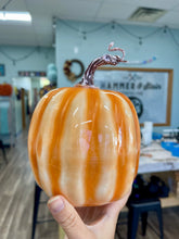 10-21-25 The Lincoln Academy Resin Pour Pumpkins Event 5pm